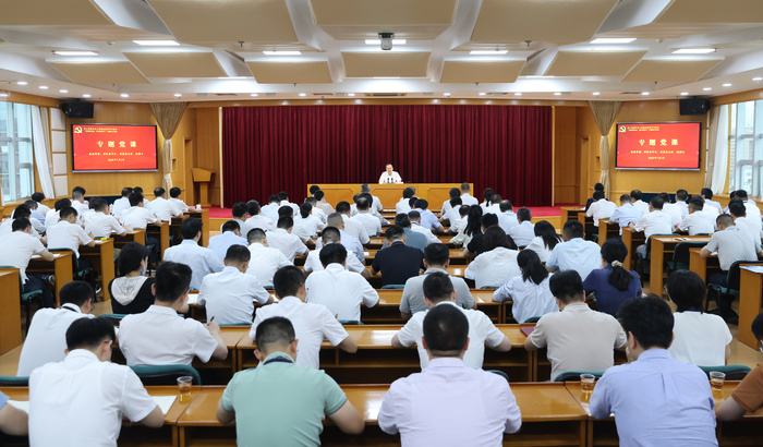 迟耀云讲授深入贯彻中央八项规定精神学习教育专题党课